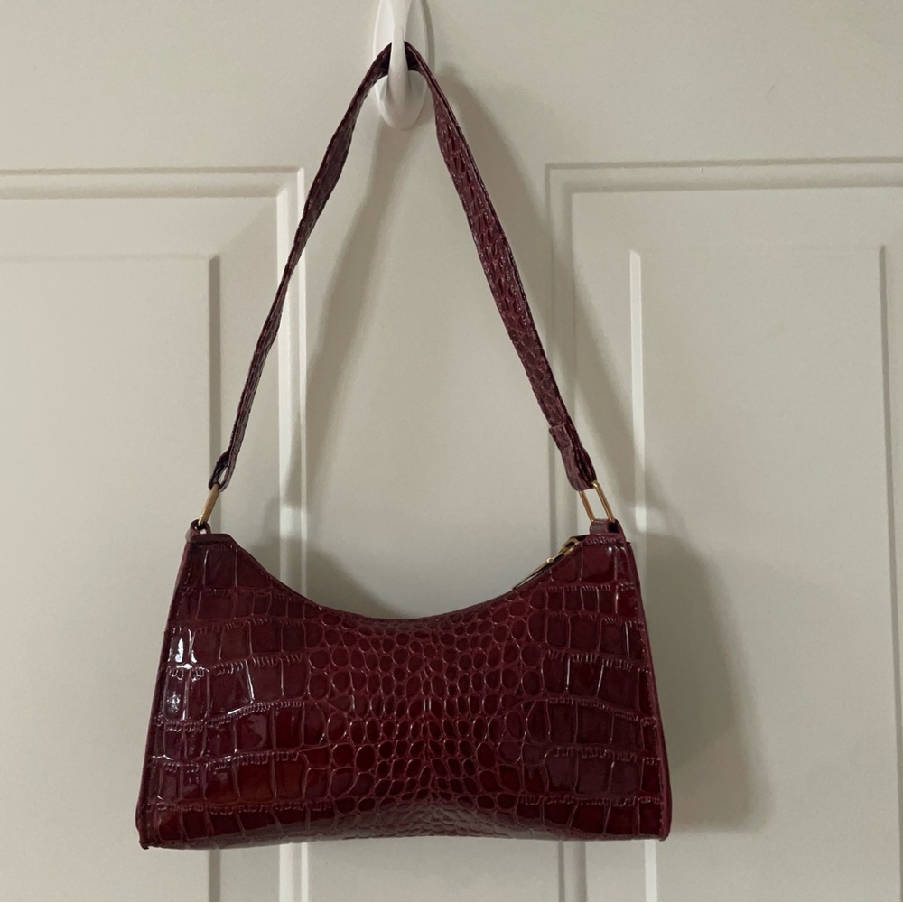 Elegant Burgundy Crocodile-Embossed Shoulder Bag
